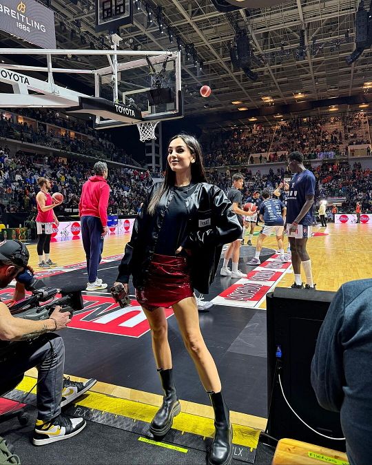 © instagram  | Il basket italiano ha una grande tifosa: è la conduttrice televisiva Chiara Carcano (@chiaracarcano), in prima fila anche in occasione della Final Eight di Coppa Italia vinta da Napoli.