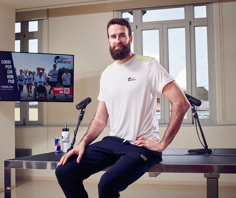 © Red Bull Content Pool  | Domenica 5 maggio torna la Wings for Life World Run, il più grande evento benefico di corsa al mondo. In Italia si partecipa utilizzando l’apposita App, accompagnati dalle voci della travel blogger Giulia Lamarca e della leggenda del basket Gigi Datome.