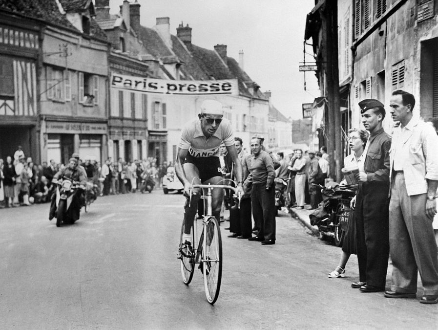 © Getty Images  | Fausto Coppi - Nel 1949 è il primo a piazzare la doppietta Giro-Tour nello stesso anno. Risultato che poi bissa nel 1952.
