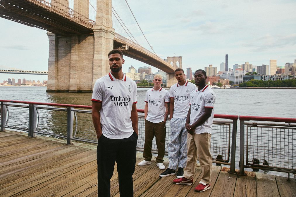 © acmilan.com  | Il Milan, direttamente dagli Usa, ha svelato l'Away kit per la stagione 2024-2025. La nuova tenuta fonde una raffinatezza senza tempo con un design moderno per incarnare l'essenza del milanismo.