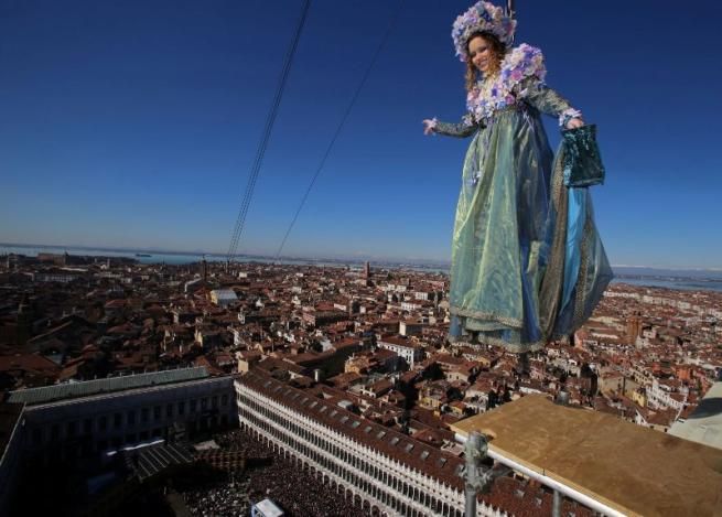 © ufficio-stampa  | La top model Decimaria Viana, ospite del ballo della Cavalchina al Teatro La Fenice.