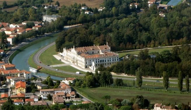 © getty  | Il Burchiello lungo il fiume Brenta
