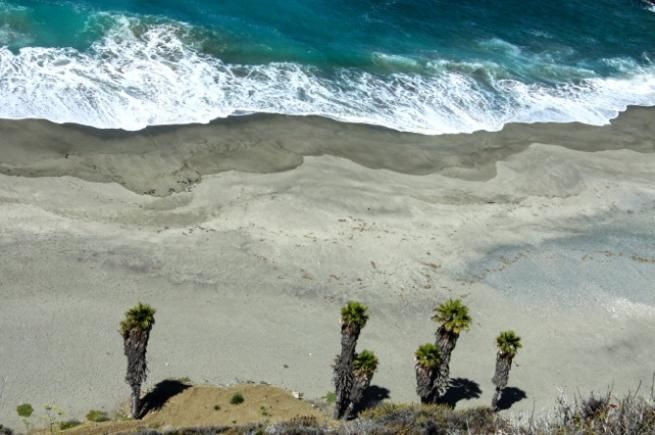 © ufficio-stampa  | Il Big Sur. Il sogno. La costa pacifica percorsa da San Francisco a Los Angeles, casa del sole e delle nuvole, dei fuoristrada dei farmers e delle decappottabili dei giocatori di golf. Tutto pare rilassato qui dove l’acqua pare avere quella antica e decantata forza purificatrice. 