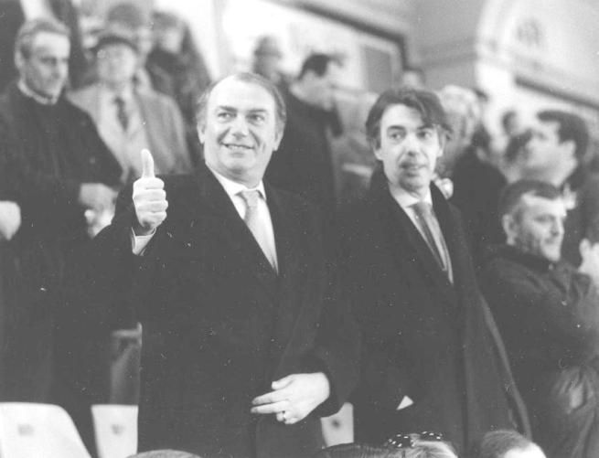 © web  | Massimo Moratti acquista ufficialmente l'Inter il 25 Febbraio 1995 da Ernesto Pellegrini 