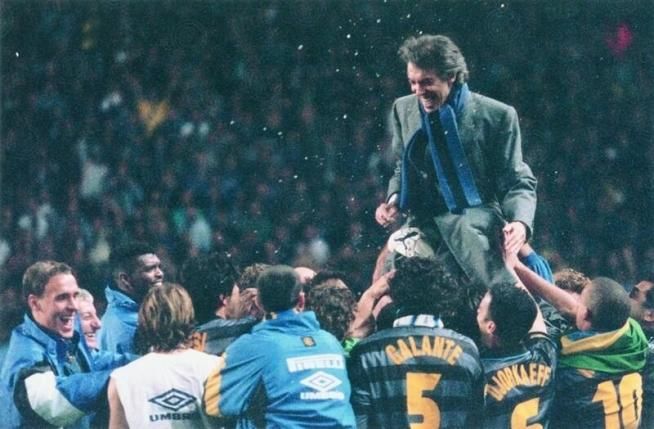 © web  | Massimo Moratti acquista ufficialmente l'Inter il 25 Febbraio 1995 da Ernesto Pellegrini 