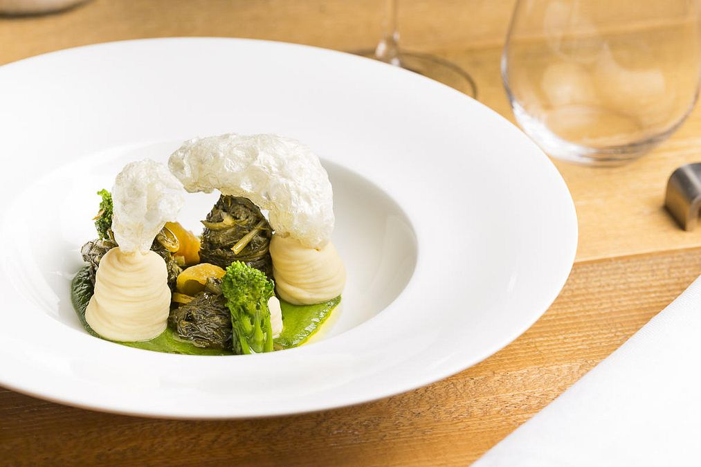 © ufficio-stampa  | Ricetta dello Chef Pietro Penna - Fave, foglie e cotica croccante