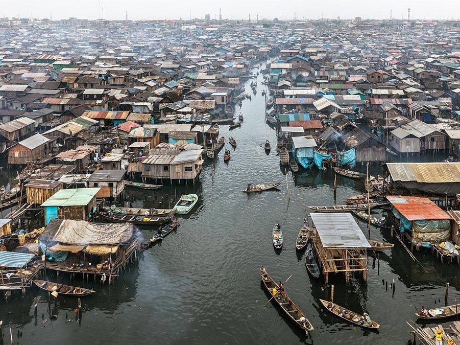 © ufficio-stampa  | Edward Burtynsky, Saw Mills #1, Lagos, Nigeria 2016
photo © Edward Burtynsky, courtesy Admira Photography, Milan / Nicholas Metivier Gallery, Toronto