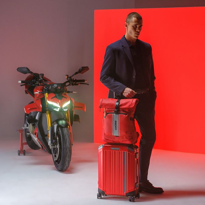 © Ufficio stampa  | Zaini e trolley: la prima capsule collection realizzata da Piquadro in collaborazione con Ducati
