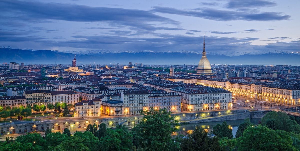 © Istockphoto  |   Vista dal Duomo, Milano