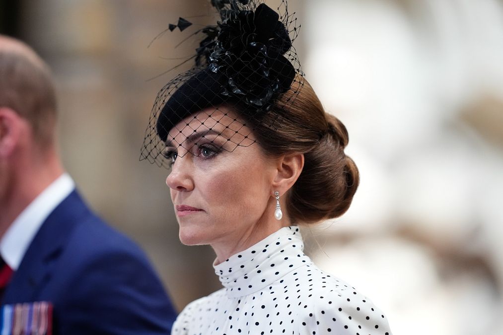 © IPA  | Il look di Kate Middleton per le celebrazioni dell’80esimo anniversario del VE Day a Westminster Abbey (qui con il marito, il principe William)