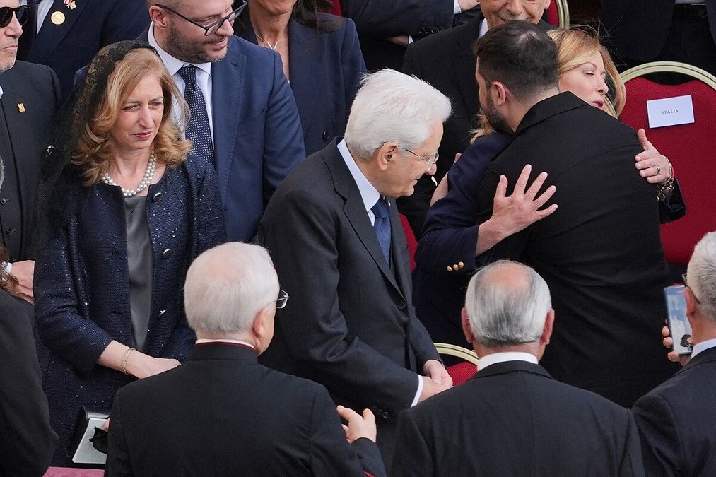 © Afp  | Il presidente della Repubblica Mattarella e il presidente del Consiglio Meloni con il presidente ucraino Zelensky