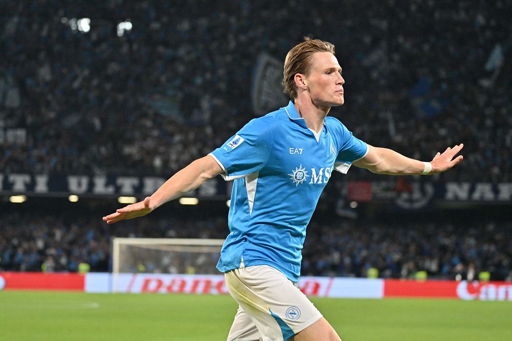 © IPA  | Hellas Verona - Napoli: 3-0 (18/08/24); 1° giornataL'esordio in Serie A di Antonio Conte sulla panchina del Napoli non andò come il salentino sperava: il Verona schianta gli azzurri e il tecnico si presenta ai micorfoni infuriato: "C'è da vergognarsi e chiedere scusa ai tifosi"