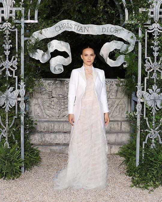 © Ufficio stampa  | Dior Cruise 2026: tra gli ospiti della sfilata, Natalie Portman (courtesy of Dior)