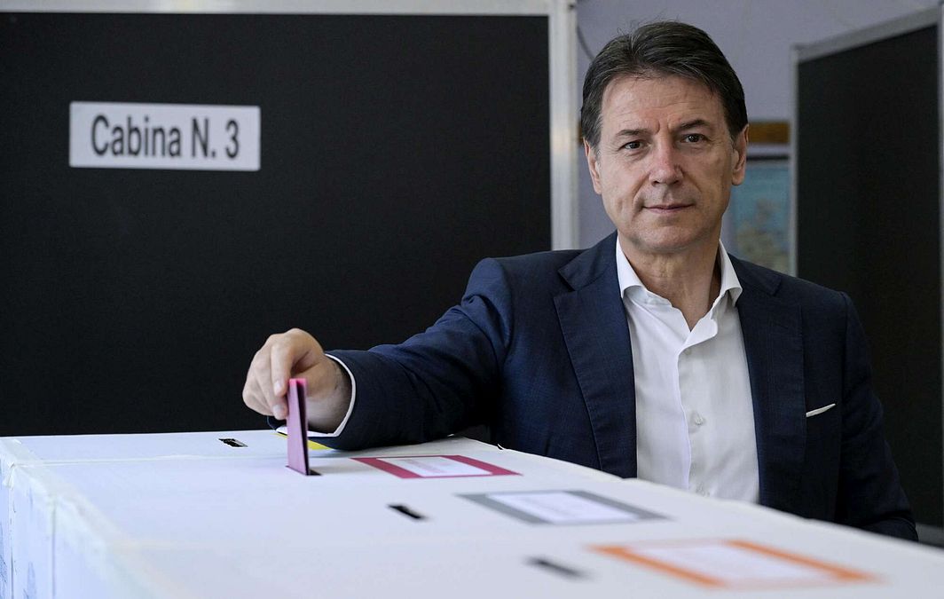 © Ansa  | Il presidente del Consiglio, Giorgia Meloni, come preannunciato nei giorni scorsi, si è recato al suo seggio elettorale a Roma e non ha ritirato le schede per votare sui referendum.