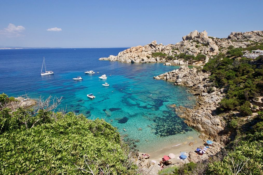© Istockphoto  |  Cala Spinosa, Capo Testa,  Sardegna