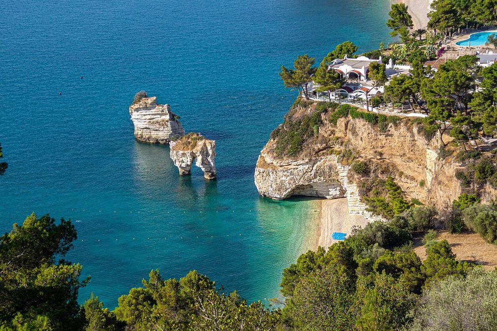 © Istockphoto  |  Cala Spinosa, Capo Testa,  Sardegna