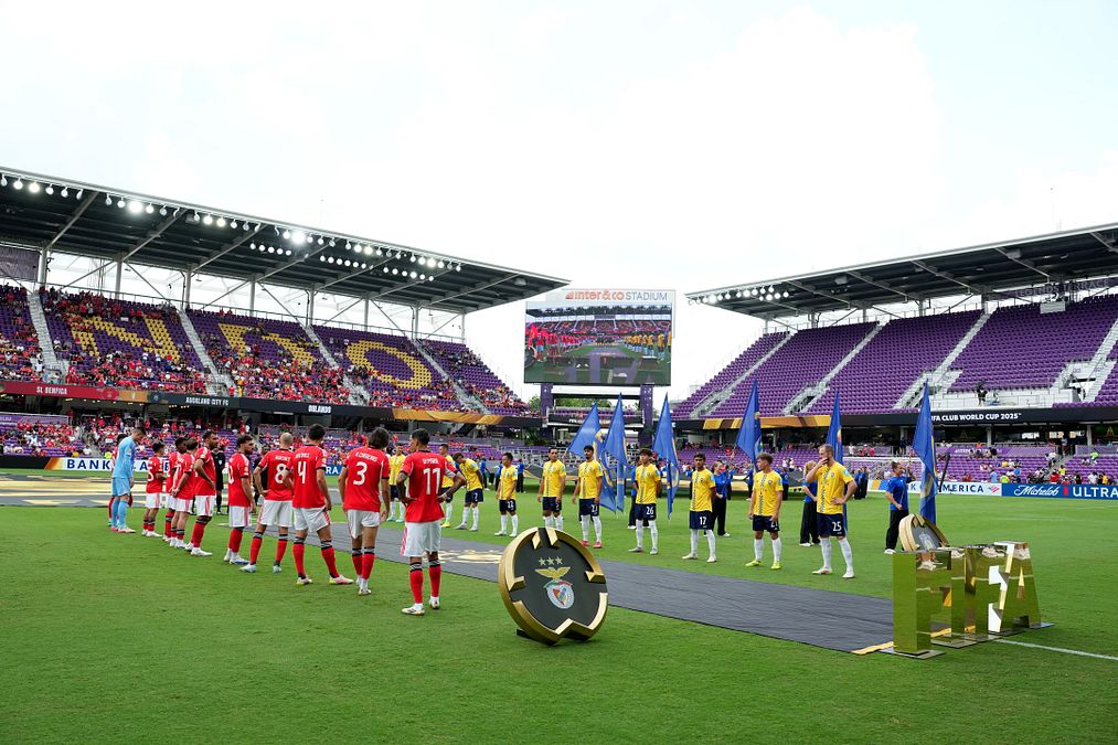 © afp  | Benfica e Auckland City all'ingresso all'Exploria Stadium di Orlando 