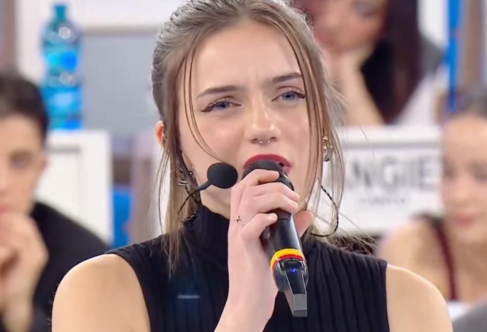 Flavia di “Amici 25”: il testo dell’inedito “Qualcosa di grande”