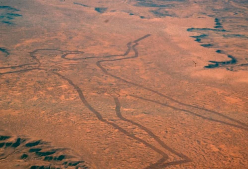 Il mistero dell’Uomo di Marree: il gigante nel deserto dell’Australia