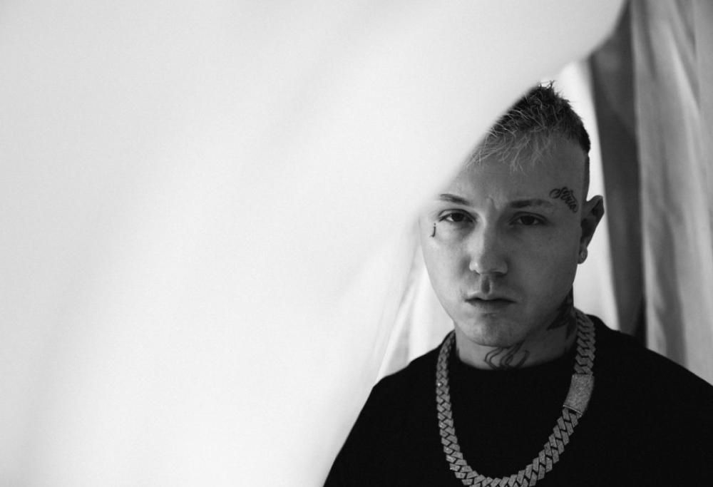 Lazza, stanotte esce “100 messaggi”, il brano presentato a Sanremo