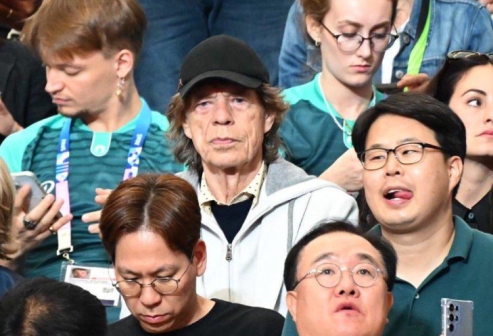 Mick Jagger tra il pubblico delle Olimpiadi: non lo riconoscono
