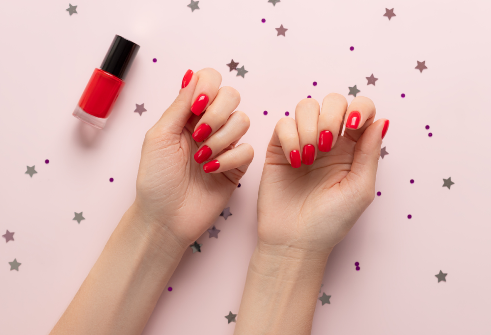 Da settembre nuove regole UE: vietate due sostanze negli smalti gel