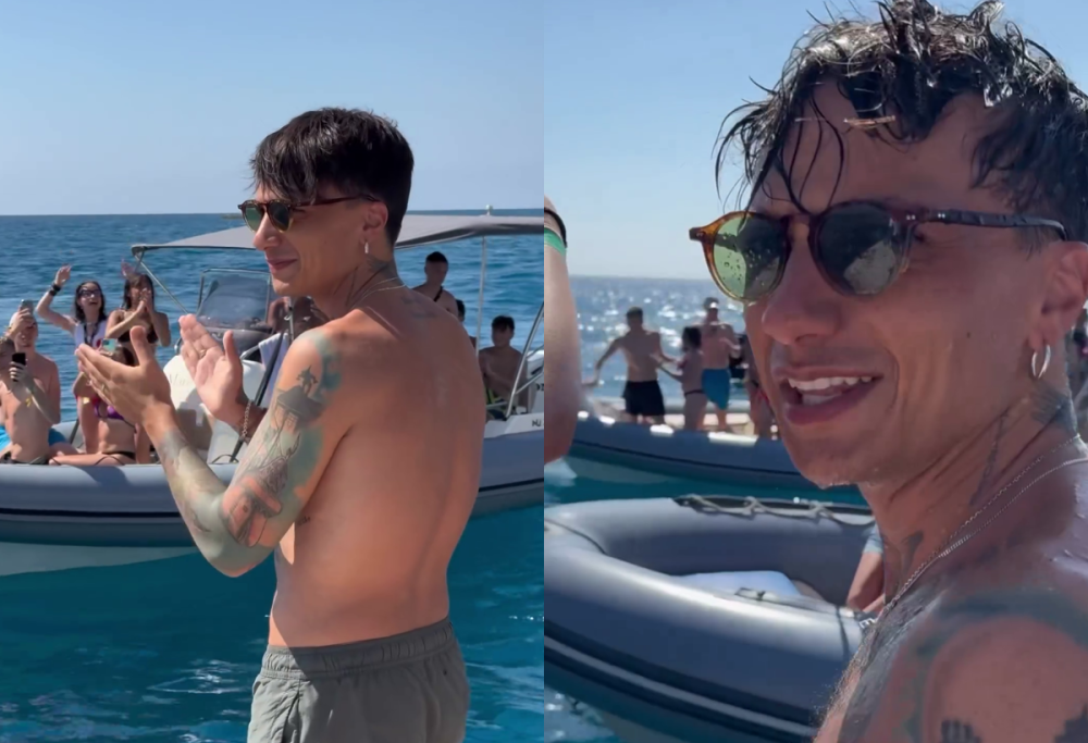 Ultimo, i fan lo raggiungono in barca al largo della Calabria