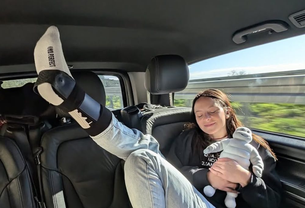 Francesca Michielin cade dalle scale di Sanremo: “Anche stavolta!”