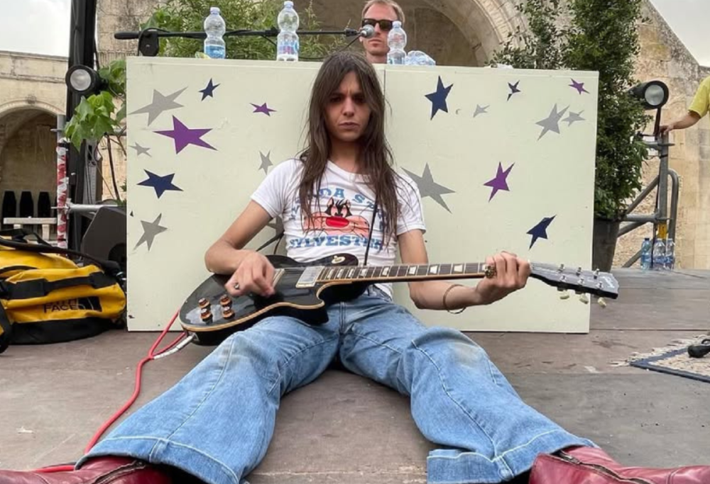 Lucio Corsi: chi è il cantautore della nuova scena musicale italiana