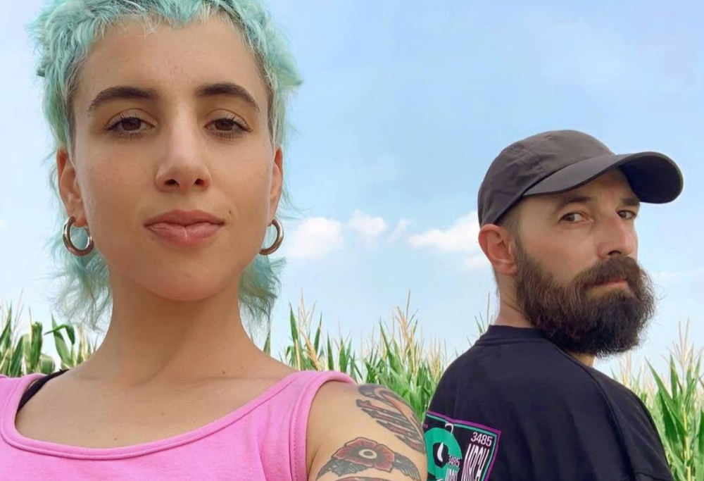 Coma Cose, in crisi? La foto in cui sembra baciare un altro