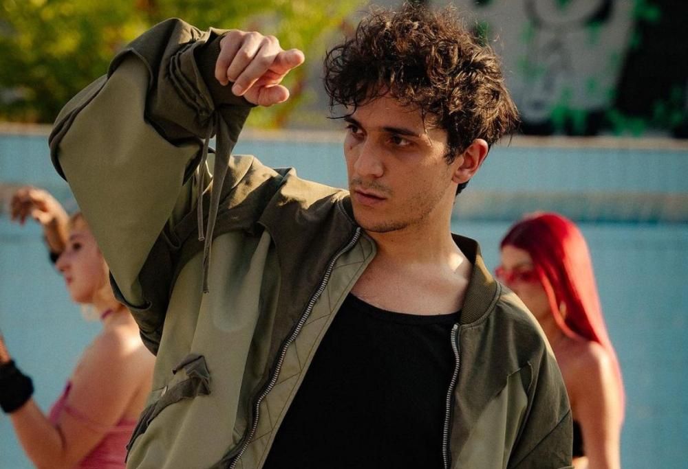 Tananai, arriva l’album “CalmoCobra”: “Ecco perché scrivo d’amore”