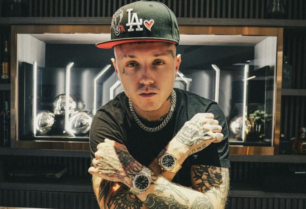 Lazza dice la sua sul fan molesto: “Non voleva solo una foto”