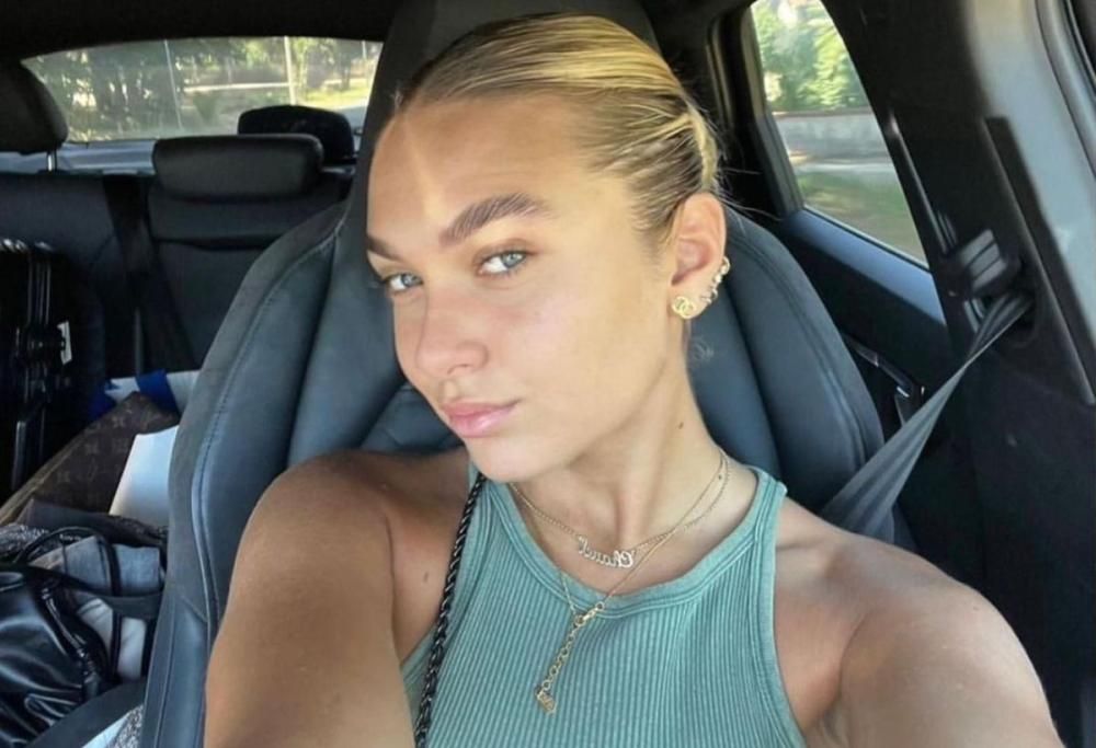 Chanel Totti, shopping di Natale con un outfit da fare invidia