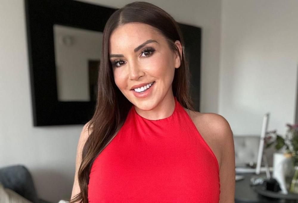 Modella social: “Non faccio sesso da 2 anni perché sono troppo bella”