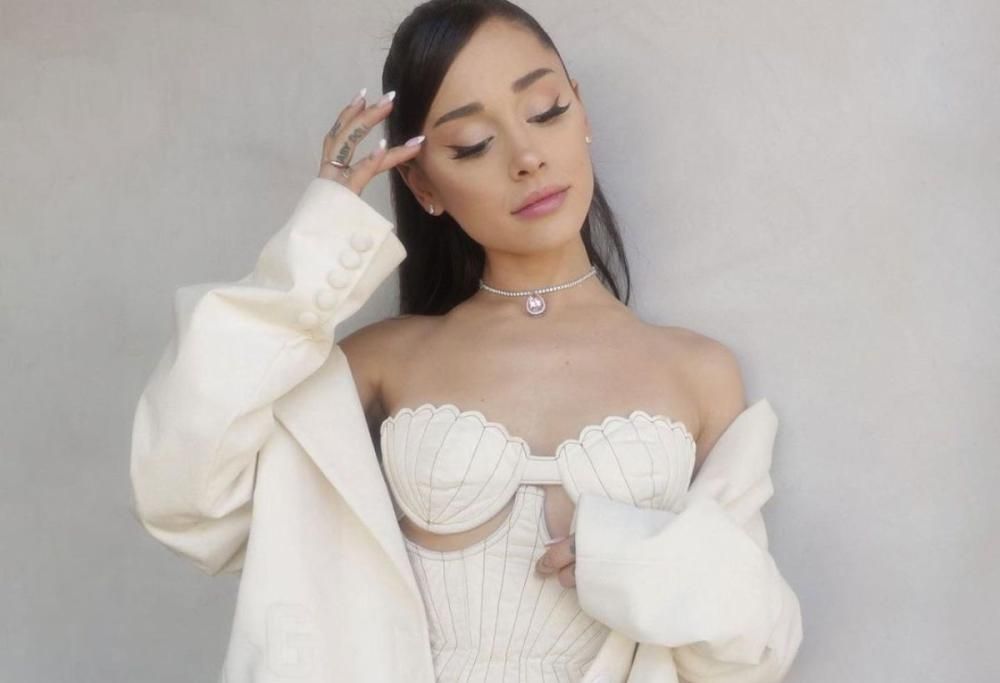 Ariana Grande ammette: “A 17 anni ho fatto uso di botox e filler”