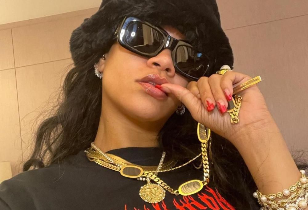 Rihanna celebra la maternità con una serie di foto senza veli