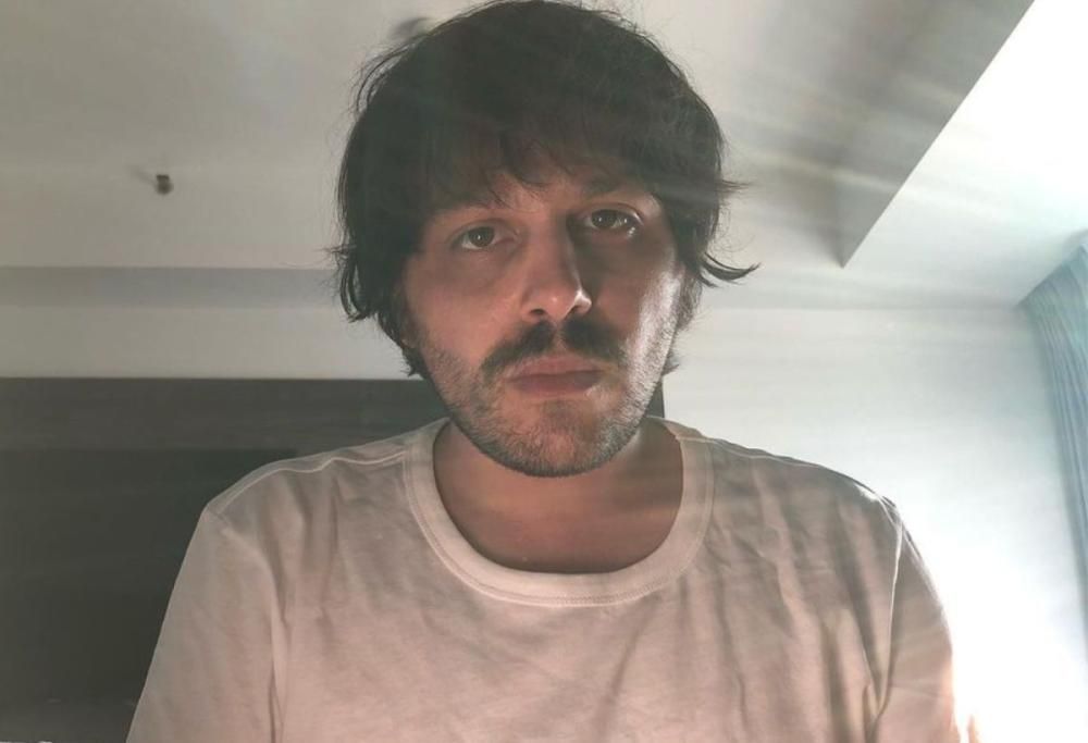 Calcutta ha pubblicato tutti i testi di “Relax” con un video ASMR