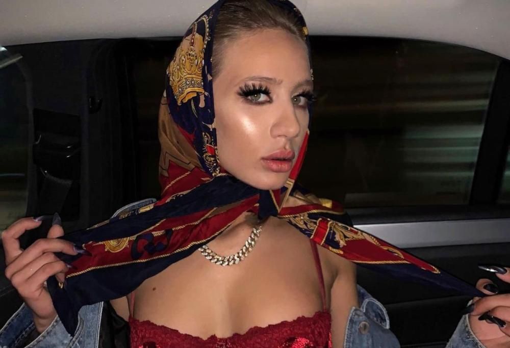 Chadia: in arrivo il nuovo singolo fetish “Bondage – La gola”