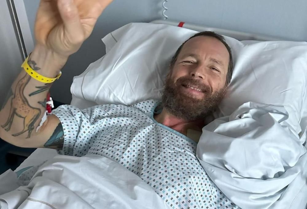 Jovanotti operato al femore: “Un passo alla volta torno in piedi”