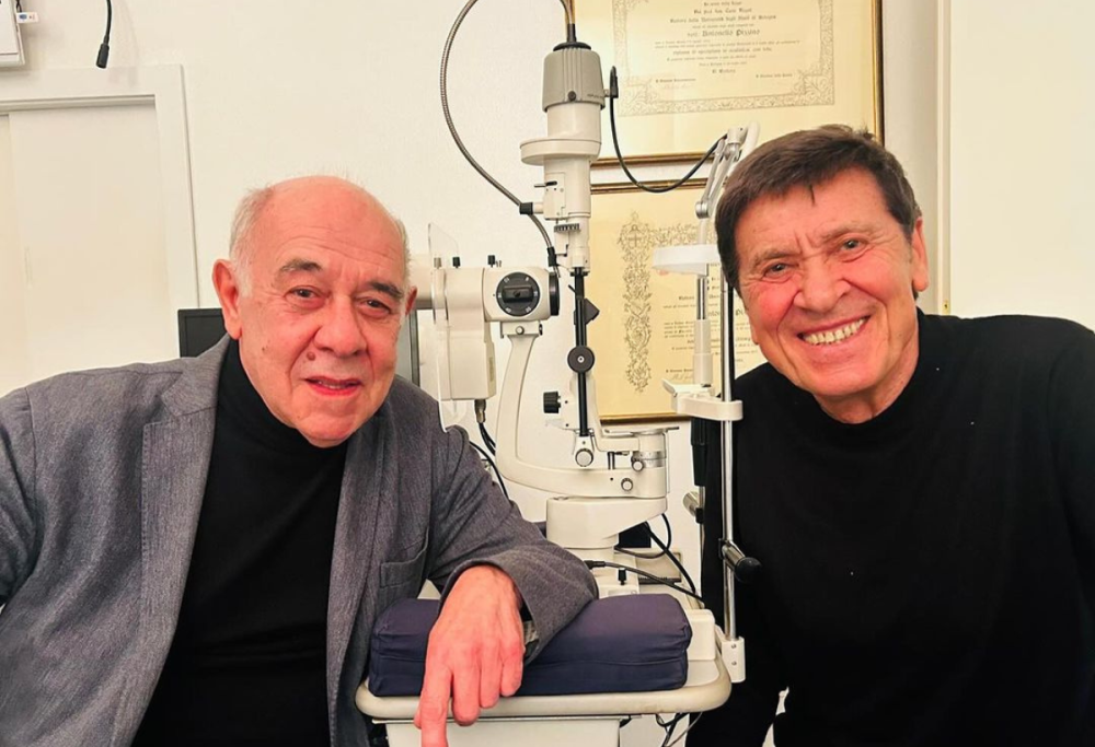 Gianni Morandi, foto con l’oculista: “Tagliando obbligatorio”
