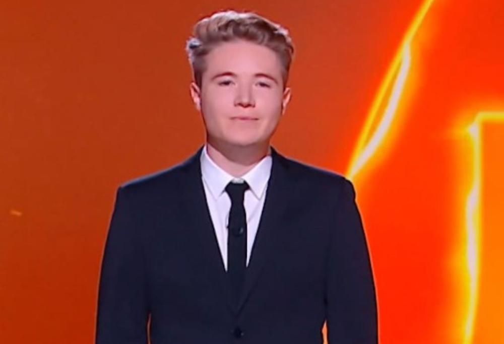 Alfa, il monologo sull’ossessione di apparire: “Proviamo ad essere”