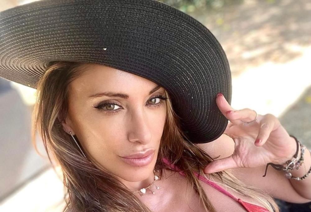 Sabrina Salerno ha il seno rifatto? “No, ecco la certificazione”