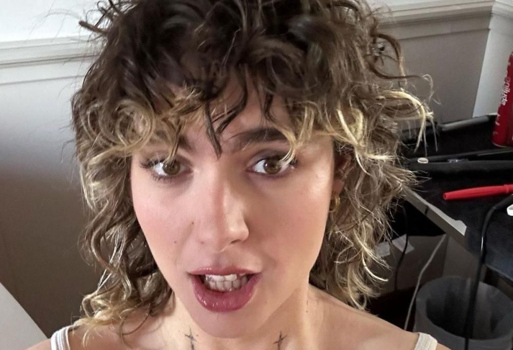 Madame non vuole rifarsi i denti: “Sembrerei una mocciosa senza idee”