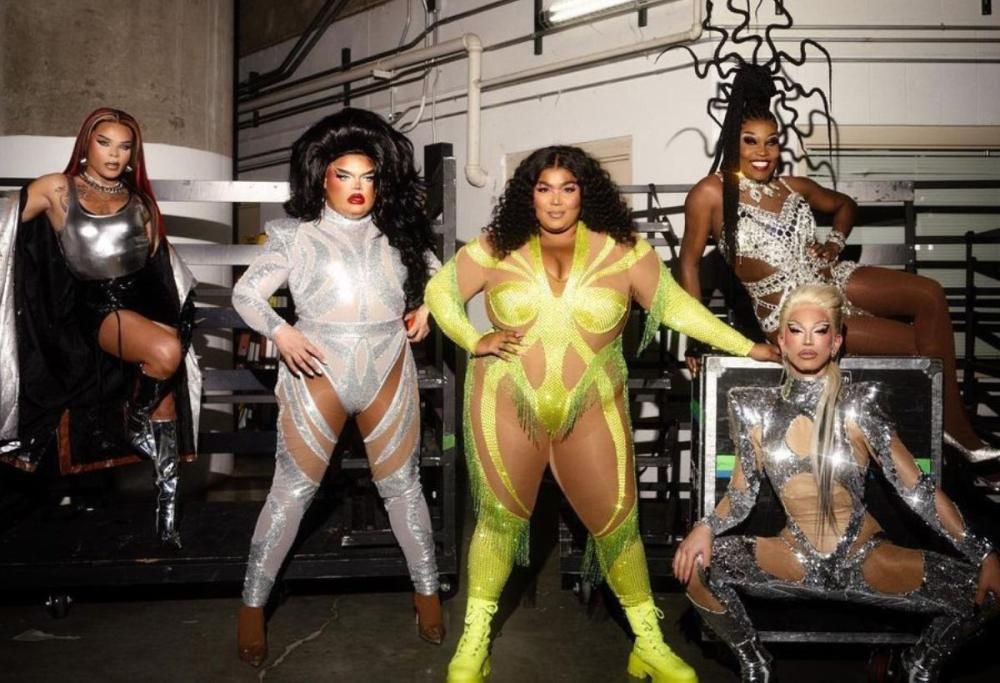 Lizzo porta sul palco le drag queen sfidando le leggi del Tennessee