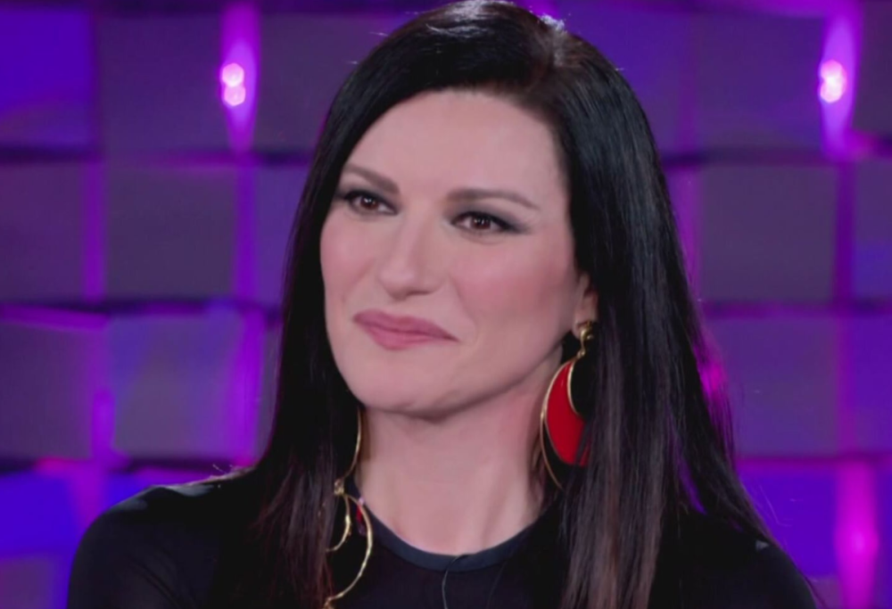 Pausini, il post ironico sul passaggio all’adolescenza della figlia