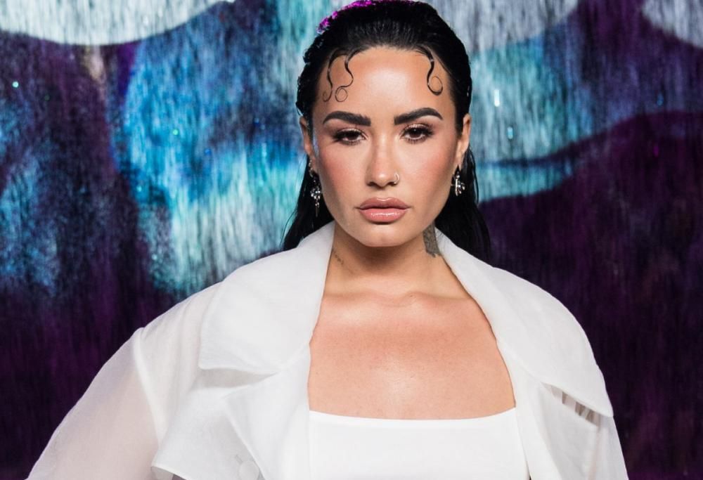 Demi Lovato sull’uso del pronome they/them: “Estenuante”