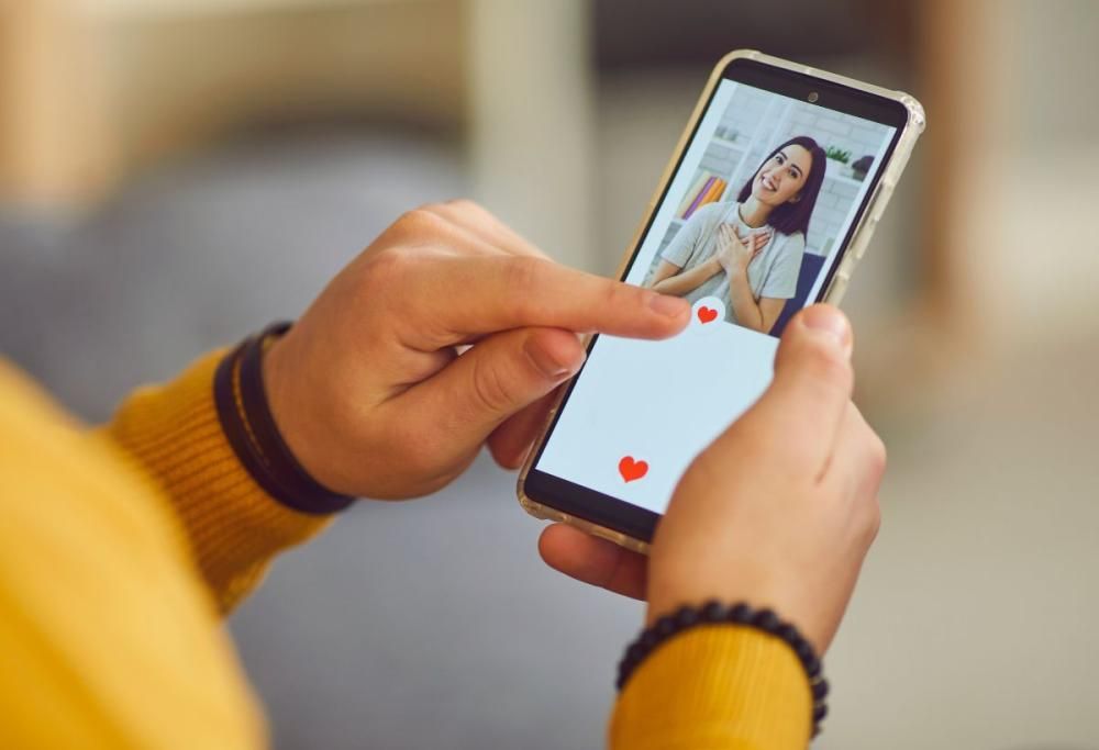 Il “likeing” è il fenomeno social del momento, ecco cos’è