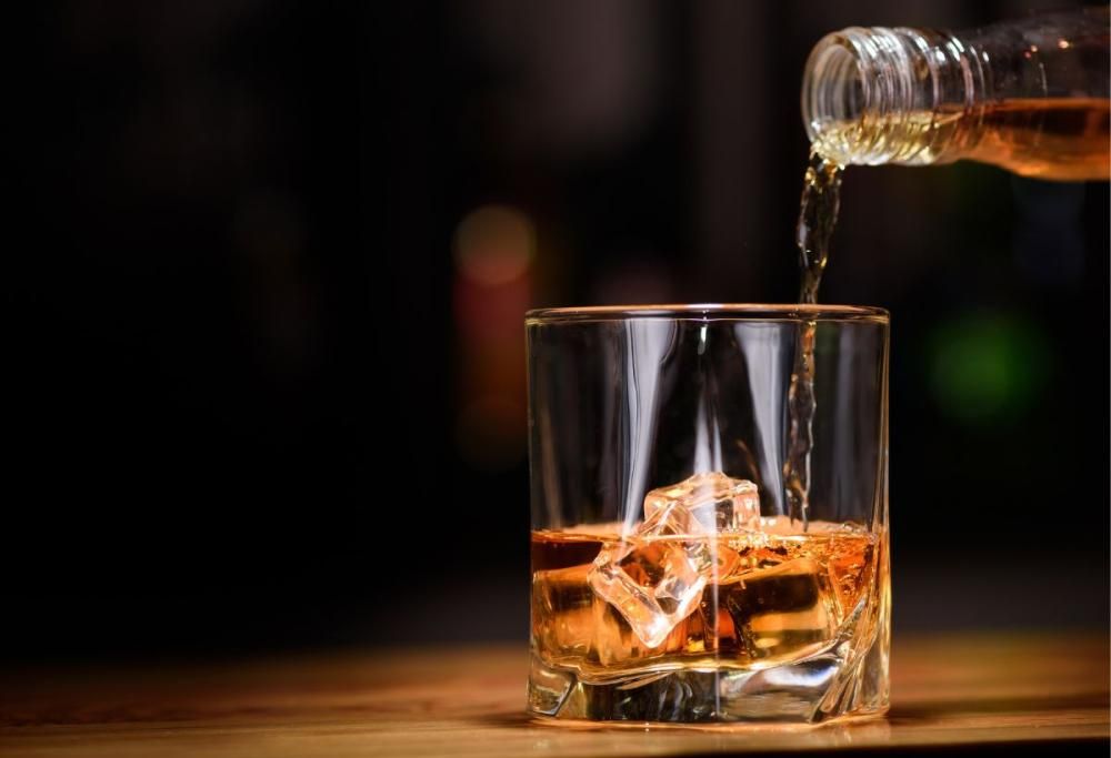 Alcol sintetico: la soluzione per bere senza rischi?