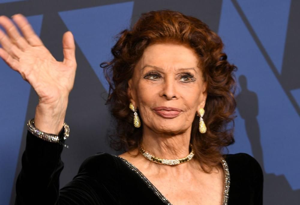 Sophia Loren ai fan dopo l’intervento: “Grazie per l’affetto”