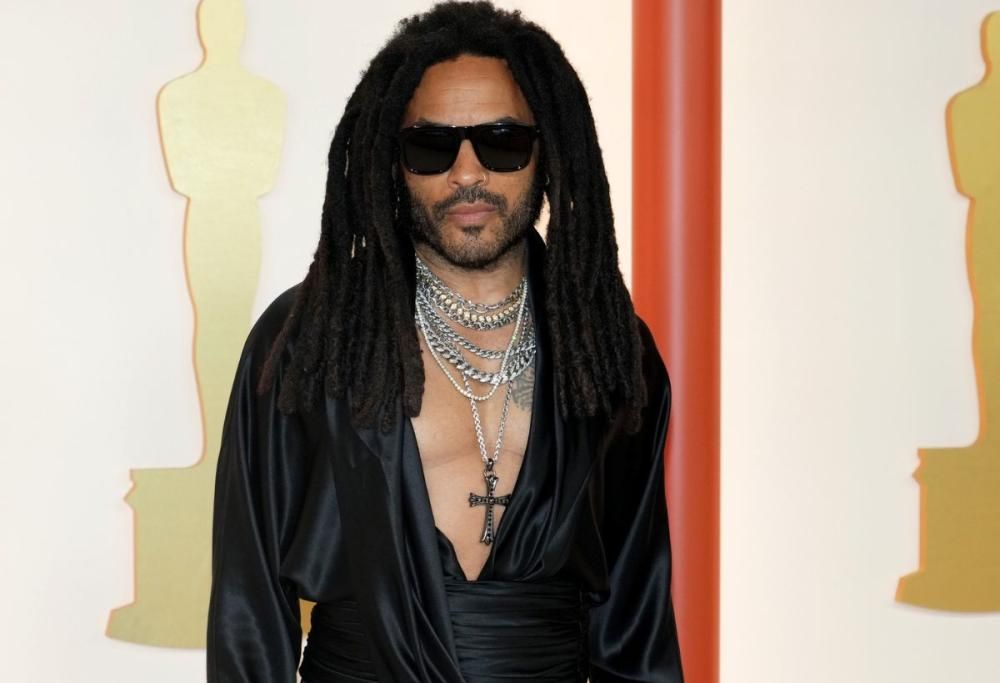 Lenny Kravitz nudo fa impazzire i fan: i segreti del suo fisico
